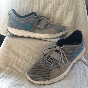 Men’s Nike SB Trainerendor grey with blue and red sneaker